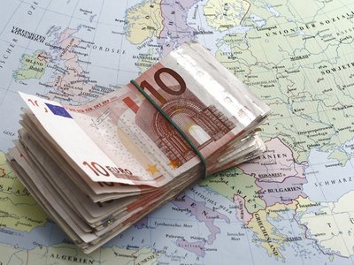 Fonduri de 160 milioane euro ale unui afacerist elen, blocate într-o bancă elveţiană la cererea Greciei