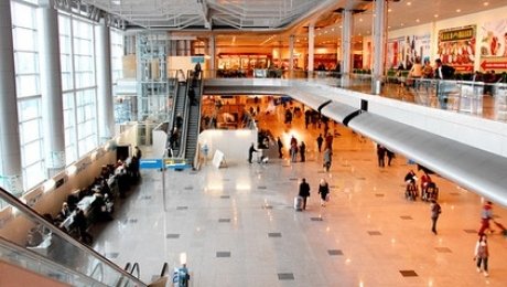 Atentat sinucigaş în aeroport. 9 persoane au murit iar 8 persoane au fost rănite