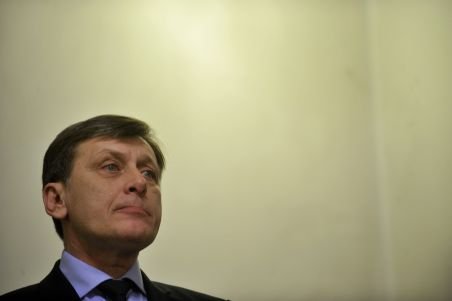 Crin Antonescu: Voi cere excluderea lui Teodor Meleşcanu din PNL