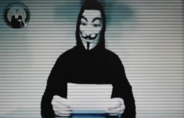 INTERVIU ANONYMOUS: Internetul e liber şi trebuie să rămână aşa. Cunoaşterea nu are valoare dacă nu e împărtăşită cu toată lumea 133384