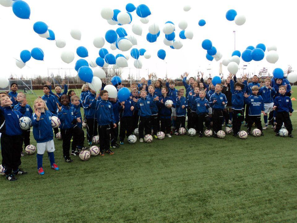 Mihai Neşu a inaugurat Şcoala de Fotbal de la Utrecht. Vezi imagini de la eveniment 133421