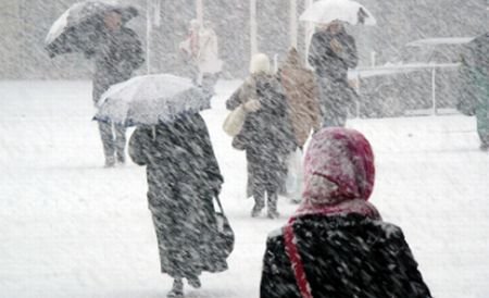 Se întorc zăpezile. De diseară, ninge în Bucureşti, în nord şi sud. Vezi prognoza meteo