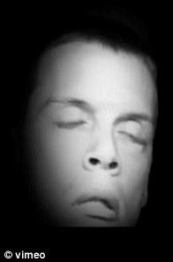 Aceasta este cea mai înfricoşătoare imagine pe care o poţi vedea. Ce se întâmplă cu omul care urcă aici  133612