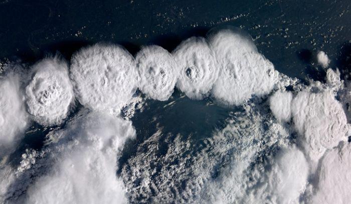 Bine aţi venit în Rai! Imagini UIMITOARE realizate la 12 kilometri deasupra solului  133626