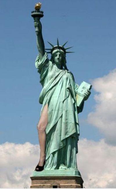 Piciorul dezgolit al Angelinei Jolie, vedetă pe Internet şi Twitter. Vezi cum a fost parodiat după noaptea Oscarurilor 133765