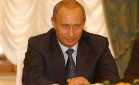 Vladimir Putin, creditat cu 60% din intenţiile de vot înaintea scrutinului prezidenţial
