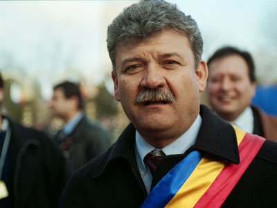 Primarul municipiului Alba Iulia, vicepreşedinte PDL, audiat la DNA într-un dosar de corupţie