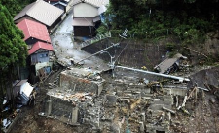 Resturi de la tsunamiul din Japonia au ajuns în mijlocul Pacificului