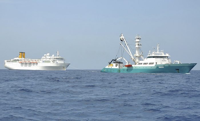Pachebotul naufragiat Costa Allegra a ajuns în largul unui port al Insulelor Seychelles