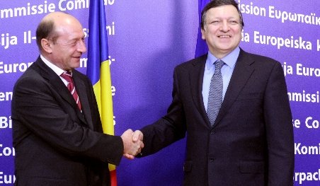 România a semnat acordul cu Serbia privind minorităţile. Barroso l-ar fi sunat pe Băsescu, făcând presiuni