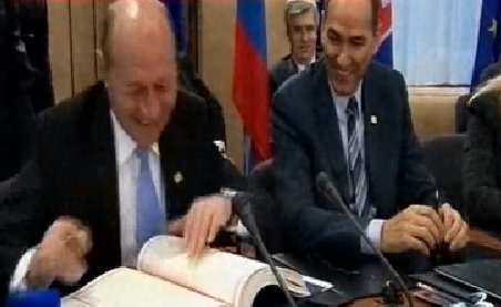 Băsescu a gafat la Bruxelles. Vezi de ce s-a făcut de râs în prezenţa a altor 24 de lideri de stat