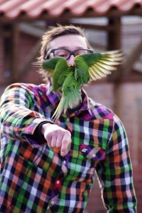 Ce s-a văzut la o petrecere unde toţi erau îmbrăcaţi la patru ace. Detaliul care a făcut de râs femeile 134262