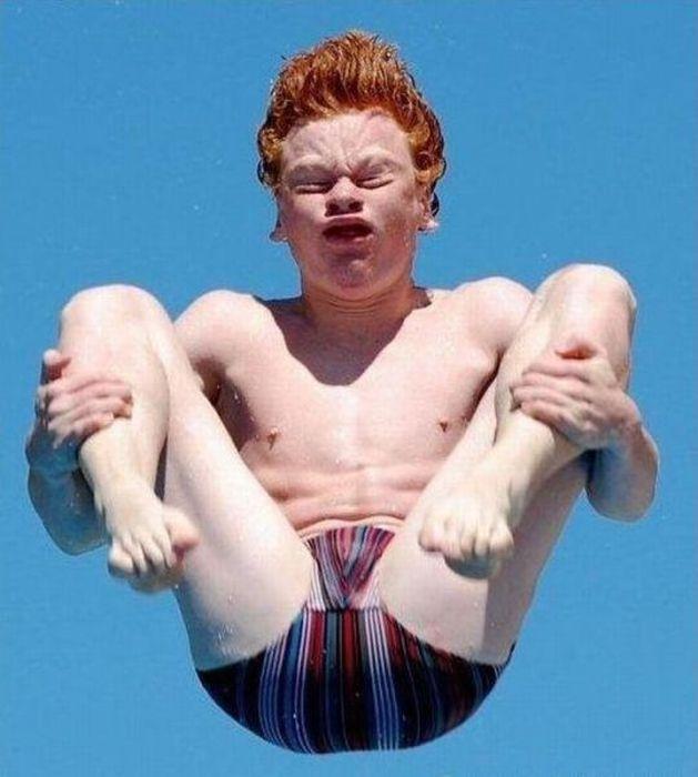 Ce s-a văzut la o petrecere unde toţi erau îmbrăcaţi la patru ace. Detaliul care a făcut de râs femeile 134266