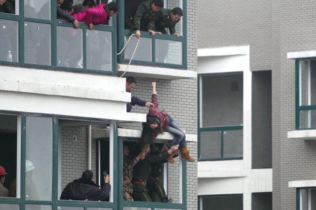 Salvare spectaculoasă a unei tinere sinucigaşe 134360