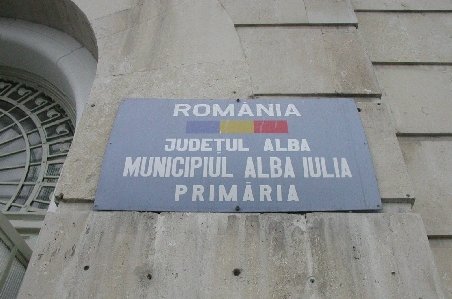 Viceprimarii municipiului Alba Iulia, membri PDL, audiaţi la DNA într-un dosar de corupţie