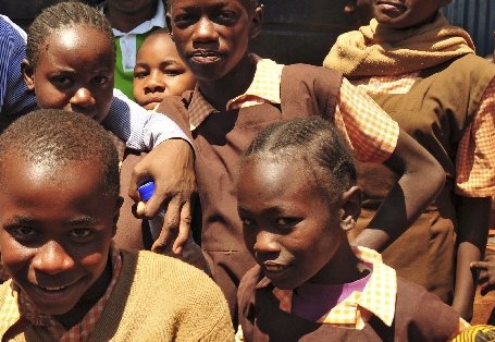 Lecţie de viaţă. O femeie săracă din Kenya a adoptat 49 de copii orfani