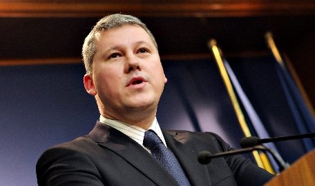 Ministrul Justiţiei, Cătălin Predoiu, în mijlocul protestatarilor de la Iaşi: &quot;Nu demisia mea este soluţia&quot;