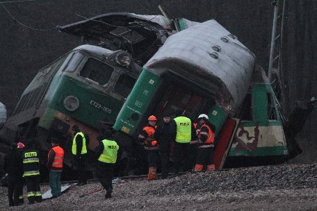 Polonia. 14 persoane au murit şi alte 60 au fost rănite în urma coliziunii dintre două trenuri