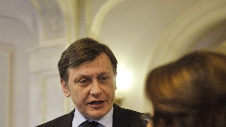 Punctul de Întâlnire. Crin Antonescu: Nu există comparaţie între Vladimir Putin şi Traian Băsescu