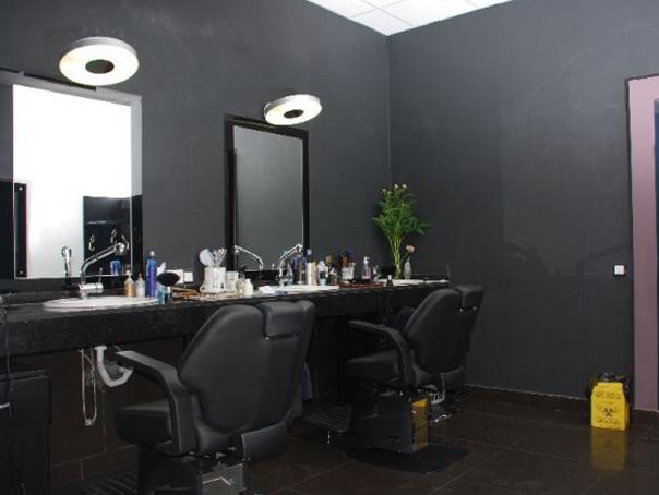 Cum arăta &quot;SALONUL GROAZEI&quot; înainte de atacul armat 134770