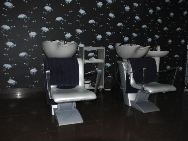 Cum arăta &quot;SALONUL GROAZEI&quot; înainte de atacul armat 134771