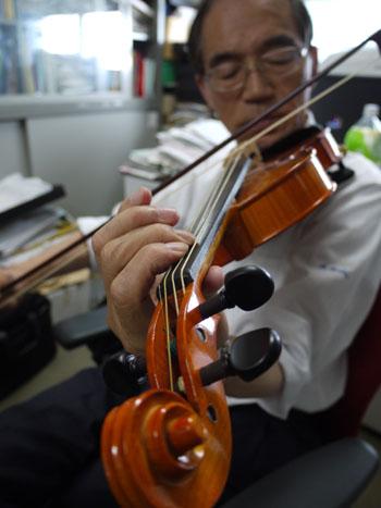 Firele de păianjen, folosite pentru realizarea coardelor de vioară: Sunt mai rezistente şi au „un timbru moale şi profund“ 134707