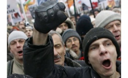 O sută de opozanţi, arestaţi la Moscova în timpul unui miting: Puterea nu este legitimă. Aceste alegeri sunt o farsă