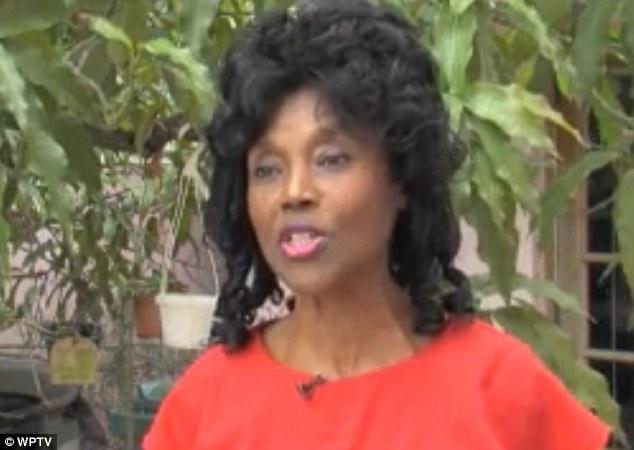 Frumuseţea ei păstrează secretul pe care îl doreşte orice femeie. Ea deţine cheia timpului, iar bărbaţii sunt fascinaţi de asta 134933