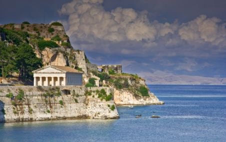 Grecia, în pragul disperării. Insula Corfu - de vânzare, Acropolele - de închiriat