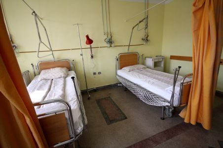 O primărie din Gorj a cheltuit 40.000 de lei pentru încălzirea unui spital închis de Guvernul Boc