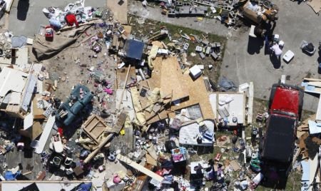 SUA, devastată de TORNADE. Un oraş a fost distrus în totalitate. 39 de oameni au murit