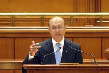 Băsescu pledează în Parlament pentru adoptarea Legii sănătăţii 