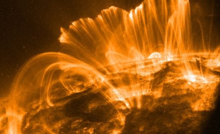 O nouă furtună solară ar putea da peste cap sistemele de comunicaţii miercuri noapte