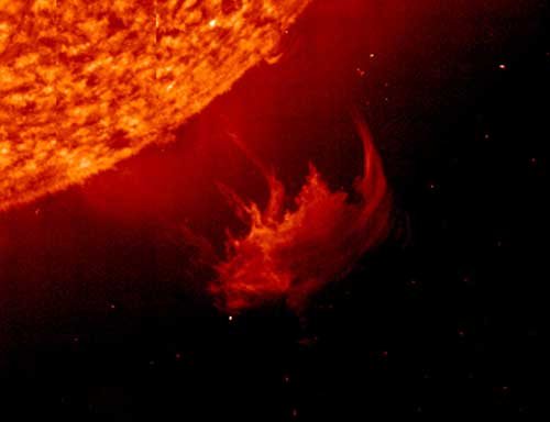 Cea mai puternică furtună solară va pune ASTĂZI la pământ comunicaţiile de pe Terra. Specialiştii NASA, în alertă 