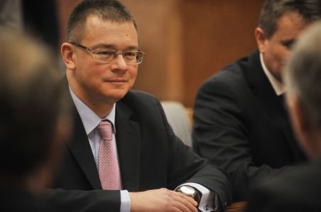 Ungureanu îşi ia consilier un sfătuitor al fostului premier Năstase