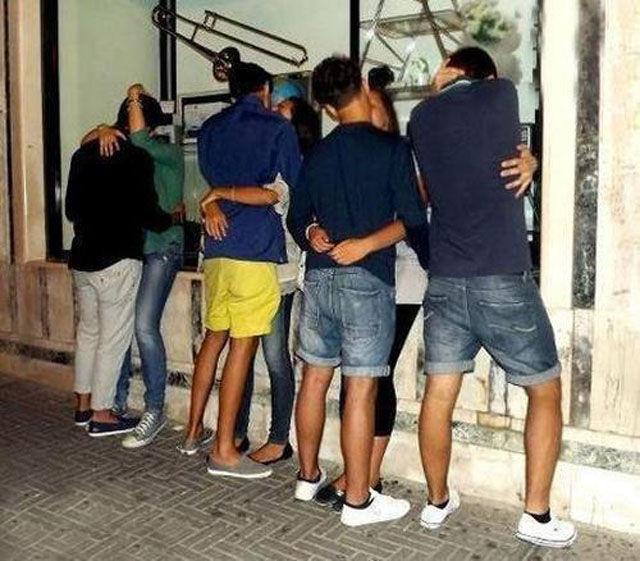 Dacă observi detaliul din această imagine înseamnă că eşti nefericit. Ce se întâmplă când singurătatea intră în viaţa ta 135465