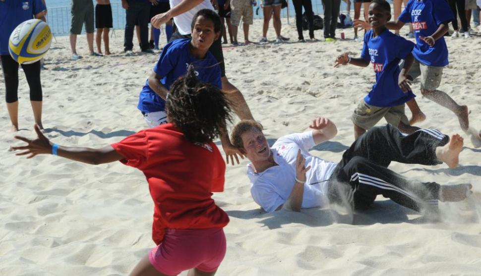Prinţul Harry, de la întâlniri cu oameni de afaceri la jogging şi rugby 135703