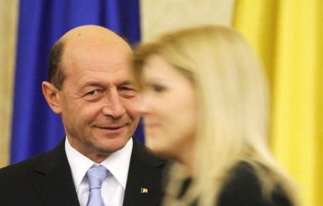 Băsescu: Cu tocuri înalte, cu pantaloni strâmţi, Elena Udrea a avut cea mai bună absorbţie a fondurilor europene
