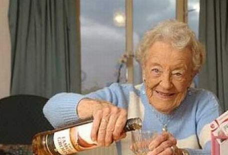 Iaşi. Mai multe femei de peste 60 de ani au ajuns la spital cu alcoolemie record, după ce au sărbătorit Ziua Femeii