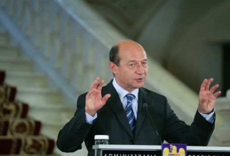 Traian Băsescu: Majorarea salariilor bugetarilor s-ar fi putut face din luna ianuarie