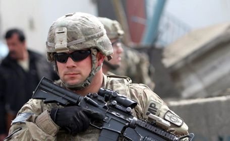 Un soldat american a fost reţinut după ce a ucis mai mulţi civili în Kandahar