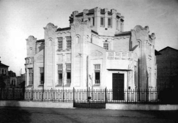 Bucureştiul, un oraş al fantomelor. Indiferenţa a transformat o bijuterie arhitecturală într-o epavă 135956