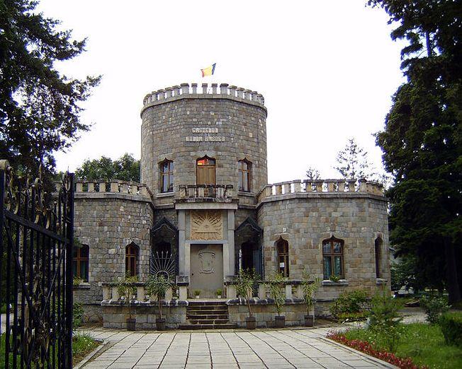 Bucureştiul, un oraş al fantomelor. Indiferenţa a transformat o bijuterie arhitecturală într-o epavă 135957