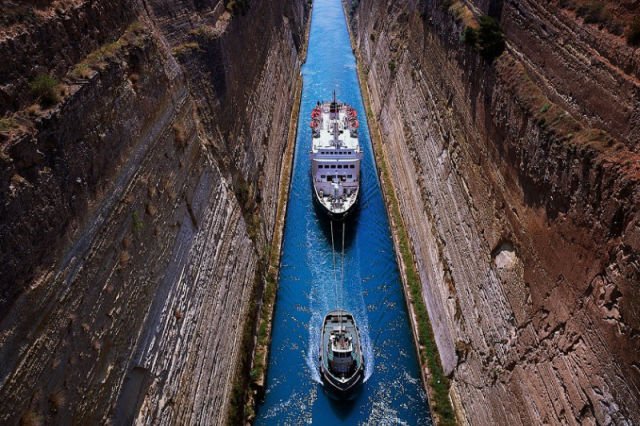 Canalul Corint, locul care îmbrăţişează două mări