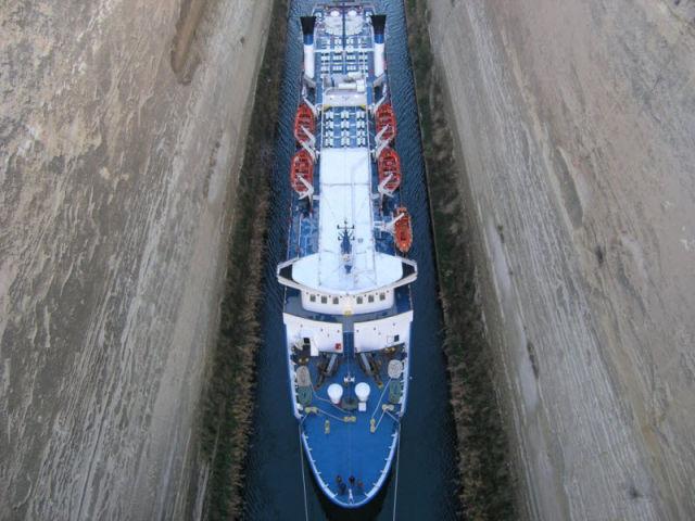 Canalul Corint, locul care îmbrăţişează două mări 135901