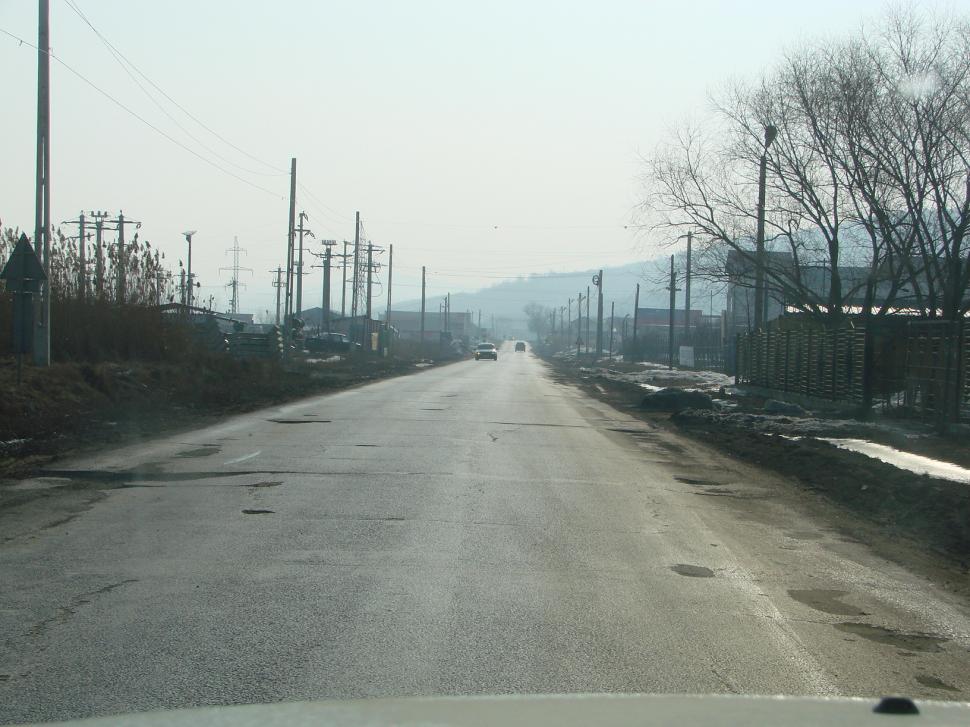 DN28, calvarul şoferilor, în lumina indiferenţei autorităţilor. Banii de pe rovignetă asigură &quot;calitatea&quot; drumurilor 135951