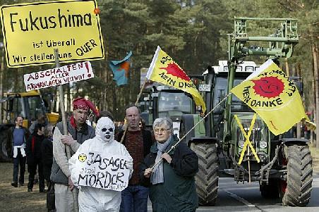 La un an de la dezastrul din Japonia, zeci de mii de oameni din întreaga lume cer închiderea imediată a centralelor nucleare 135859