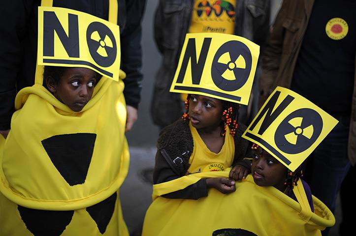 La un an de la dezastrul din Japonia, zeci de mii de oameni din întreaga lume cer închiderea imediată a centralelor nucleare 135860