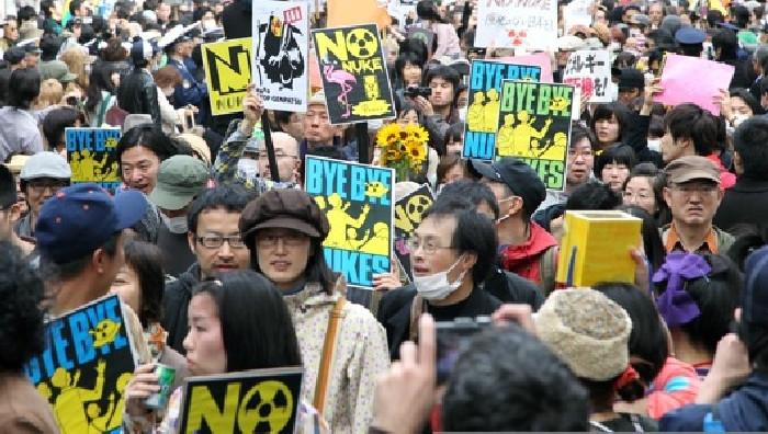 La un an de la dezastrul din Japonia, zeci de mii de oameni din întreaga lume cer închiderea imediată a centralelor nucleare 135862