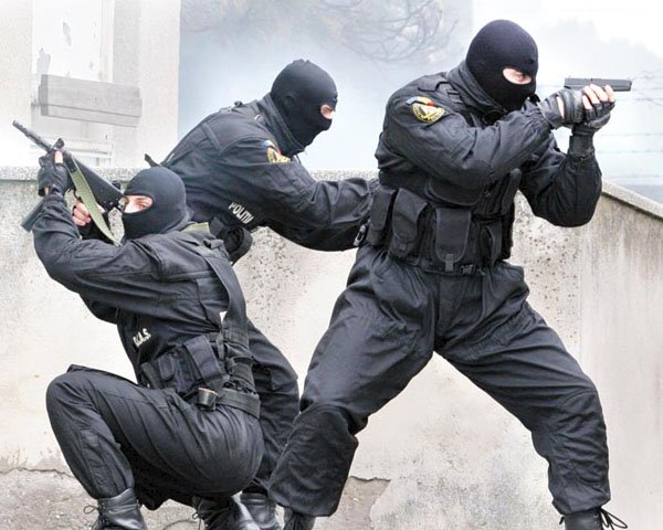 Poliţiştii de ieri, călăii de azi. Poliţia română a transformat ancheta în tortură